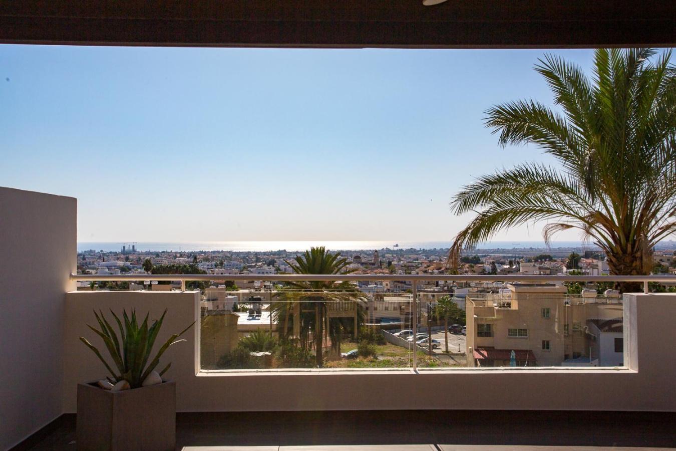 Penthouse Duplex Overlooking The Mediterranean Lárnaca Exterior foto